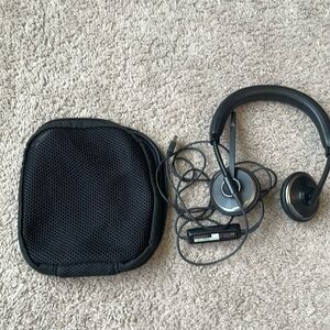 Headset with mic and bag to put it in